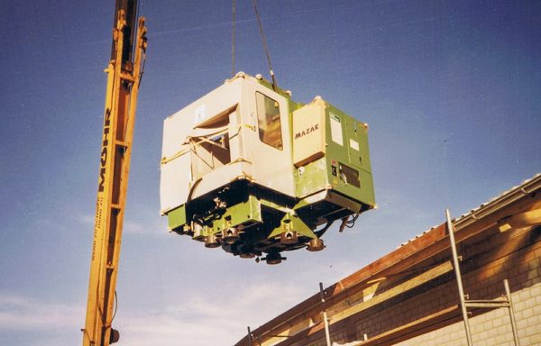 Das erste CNC Bearbeitungszentrum bei Heckel Präzisionsteile